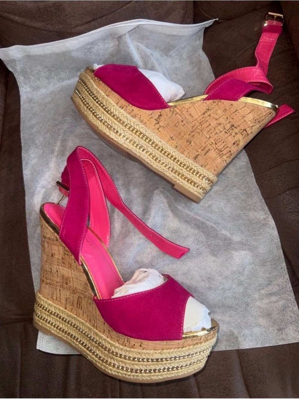 Shoe Republic LA Fuchsia Gold Chain Link Platform  Wedges Size 9 NEW